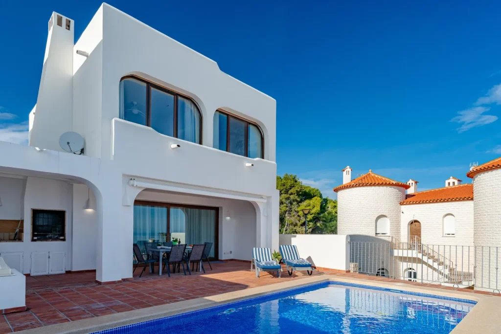 Villa Ibiza con piscina en Calpe